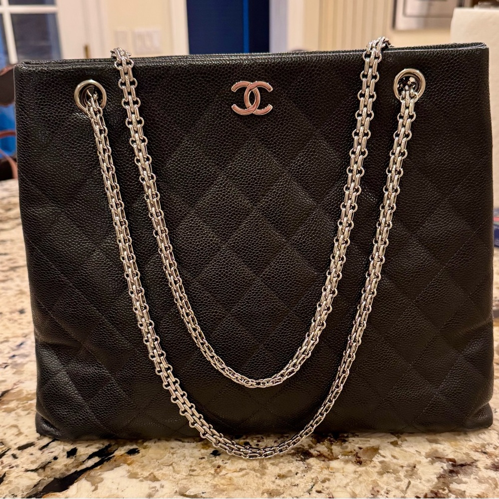 CHANEL Black Quilted Shoulder Bag with Silver-Tone Chain